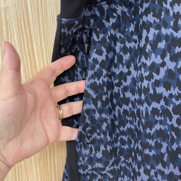 NWT Athleta Brooklyn Blue Printed Shorts Size 22 - Picture 2 of 8